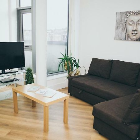 Serviced Apartment In Liverpool City Centre - Free Parking - Balcony - By Happy Days Exterior foto