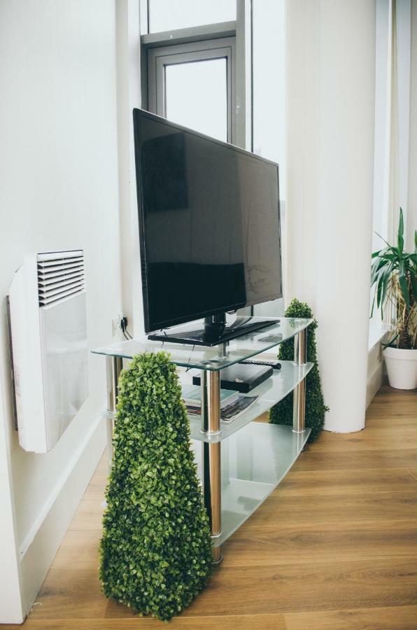 Serviced Apartment In Liverpool City Centre - Free Parking - Balcony - By Happy Days Exterior foto