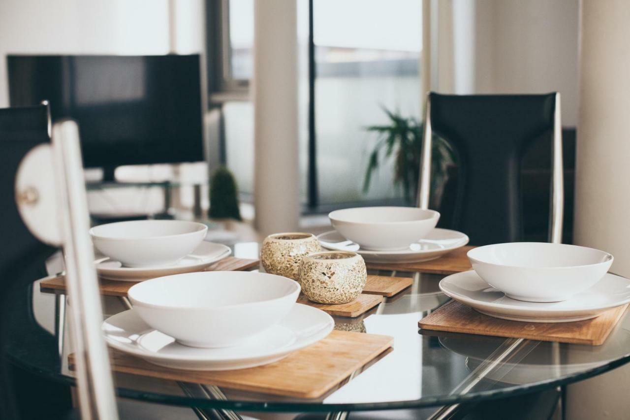 Serviced Apartment In Liverpool City Centre - Free Parking - Balcony - By Happy Days Exterior foto